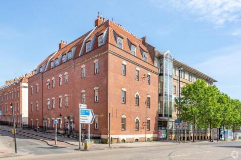 Newfoundland-Circ-Bristol-Building-Photo-1-Large.j