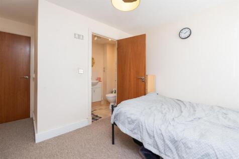 Flat-24-Rozel-House-BS23-2BU-2.jpg