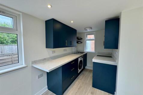 Kitchen 2.jpeg