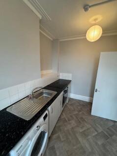 Kitchen 2.jpg