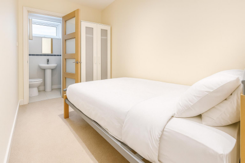 ChatGPT Image Nov 4, 2025, 02_22_45 PM.png