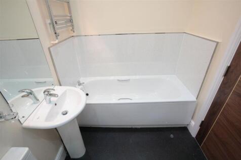 90 WLR - Bathroom.JPG