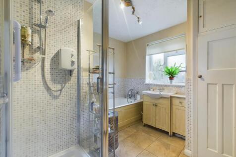 bathroom .jpg