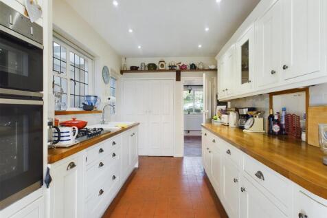 kitchen .jpg