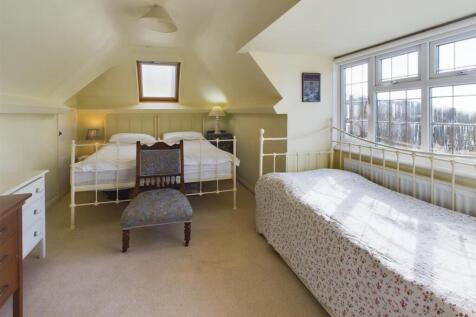 bedroom 2 .jpg