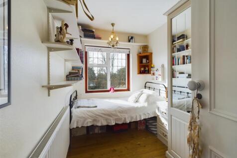 bed 4 .jpg