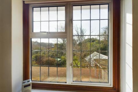 bed 3 window .jpg