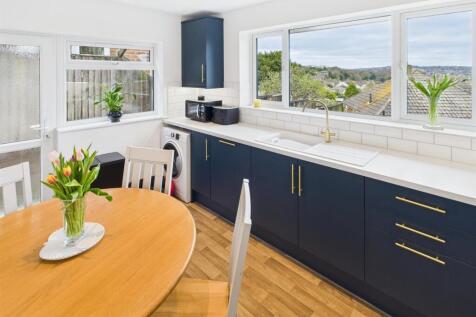 Kitchen 2 .jpg