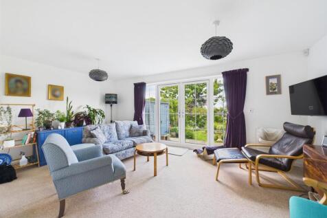 Living room .jpg