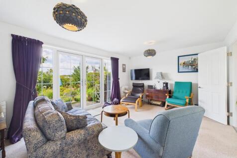 Living room 2 .jpg