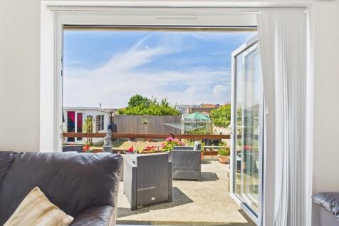 lounge bi folds.jpg