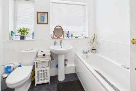 bathroom .jpg