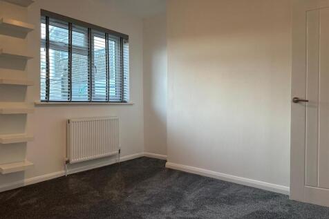 Bedroom 1.jpg
