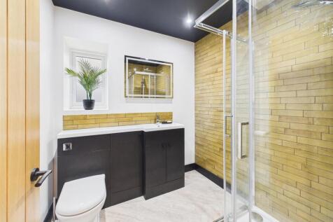 bathroom down .jpg