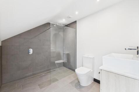 Bed 1 En Suite .jpg