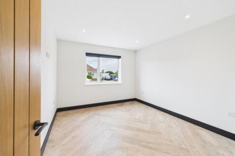 bedroom 5.jpg
