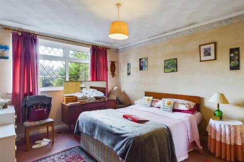 Bedroom 1 .jpg