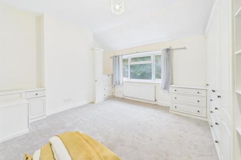 Bedroom 1 .jpg