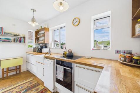 Kitchen 1 .jpg