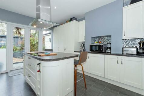 21 Chesswood Rd_21.jpg