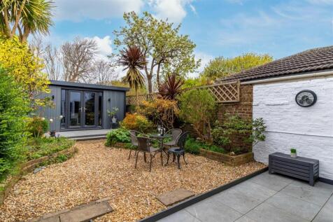 Chesswood Road-01.jpg