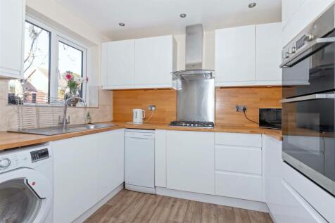 Carisbrooke Drive_4.jpg
