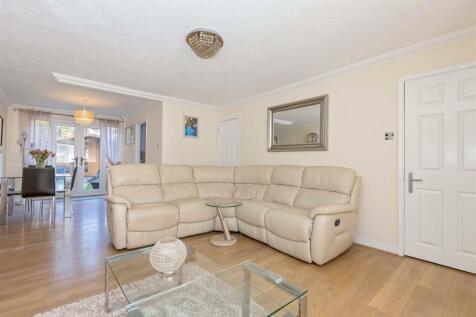 Carisbrooke Drive_8.jpg