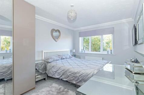 Carisbrooke Drive_1.jpg