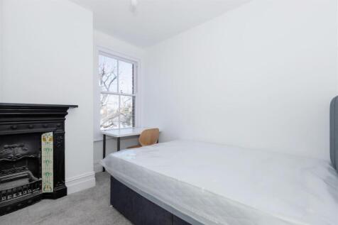 ROOM 4 £650-