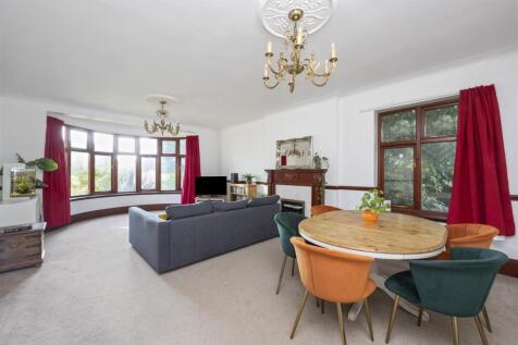 Links Road, Lyne House-017.JPG