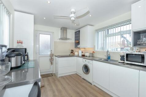 102 Meadow Road_5.JPG