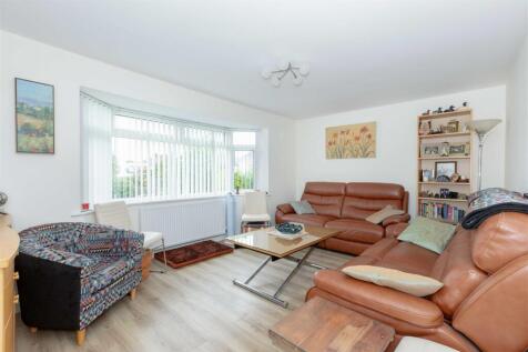102 Meadow Road_1.JPG