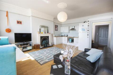 9 Sitting room and hall.jpg