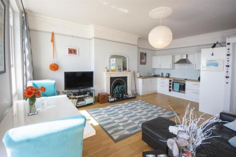 8 Sitting room and kitchen .jpg