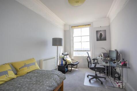 11 Front bedroom.jpg
