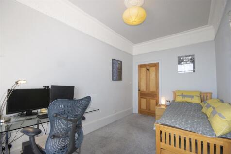 13 Front bedroom.jpg