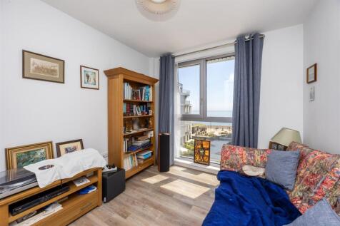 Bayside Apartments, Flat 90-007.jpg