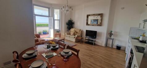 Flat8-diningTable.jpg