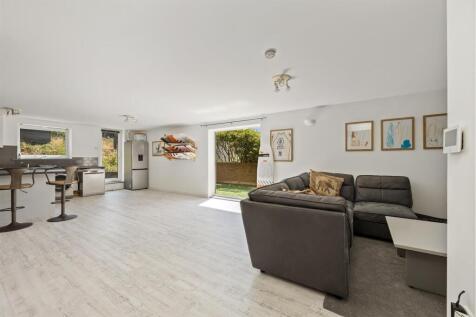 Brighton Road, Pebble View, 2-003.jpg