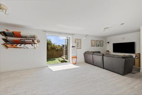 Brighton Road, Pebble View, 2-005.jpg