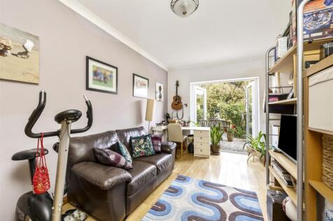 Broadwater Street West, 120-015.JPG