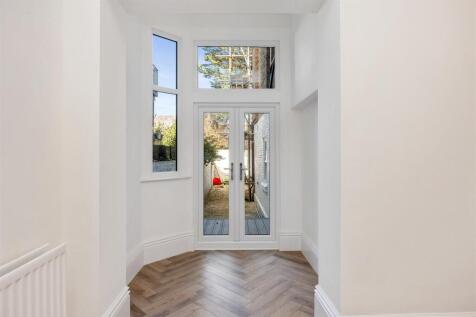 Marine Parade, 105-010.jpg