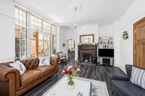 St Valerie Road, 19-016.jpg