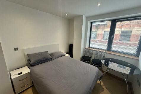 Bedroom One (2).jpg