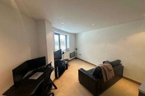 Living room (2).jpg