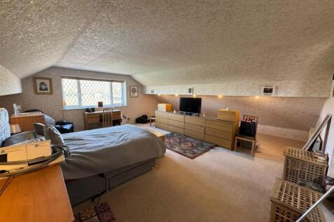 bedroom 1 .jpg