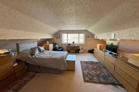 bedroom 1 3.jpg