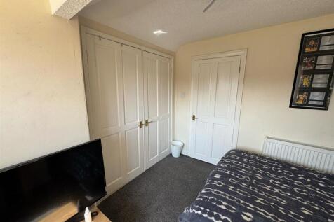 bedroom 2 1.jpg