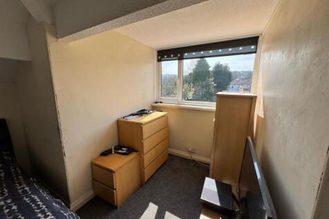 bedroom 2 2.jpg