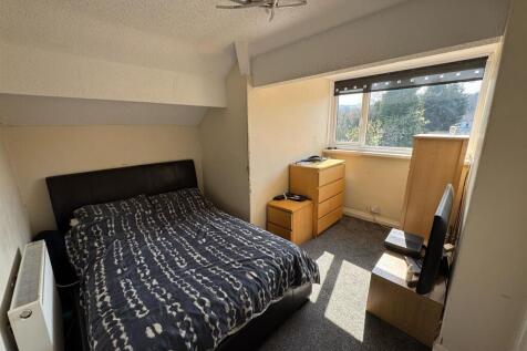 bedroom 2 3.jpg